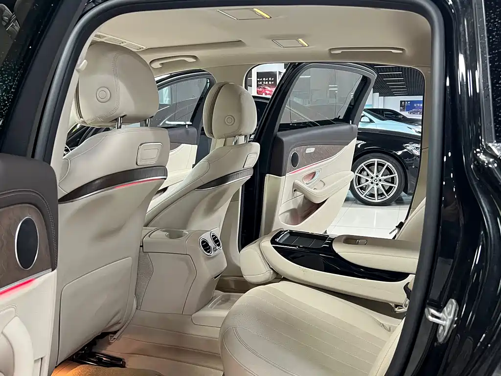 Mercedes-Benz E-Class — миниатюра 8