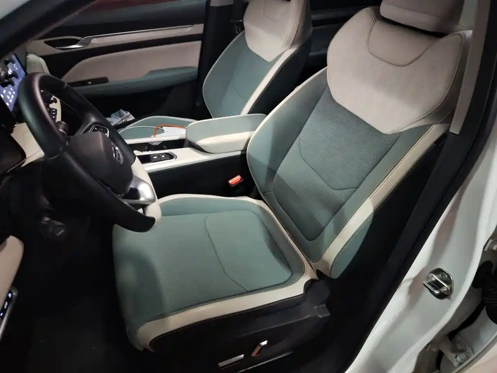 Geely L HiP — миниатюра 16
