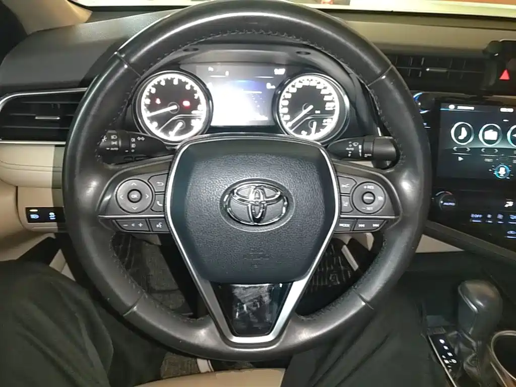 Toyota Camry — миниатюра 11