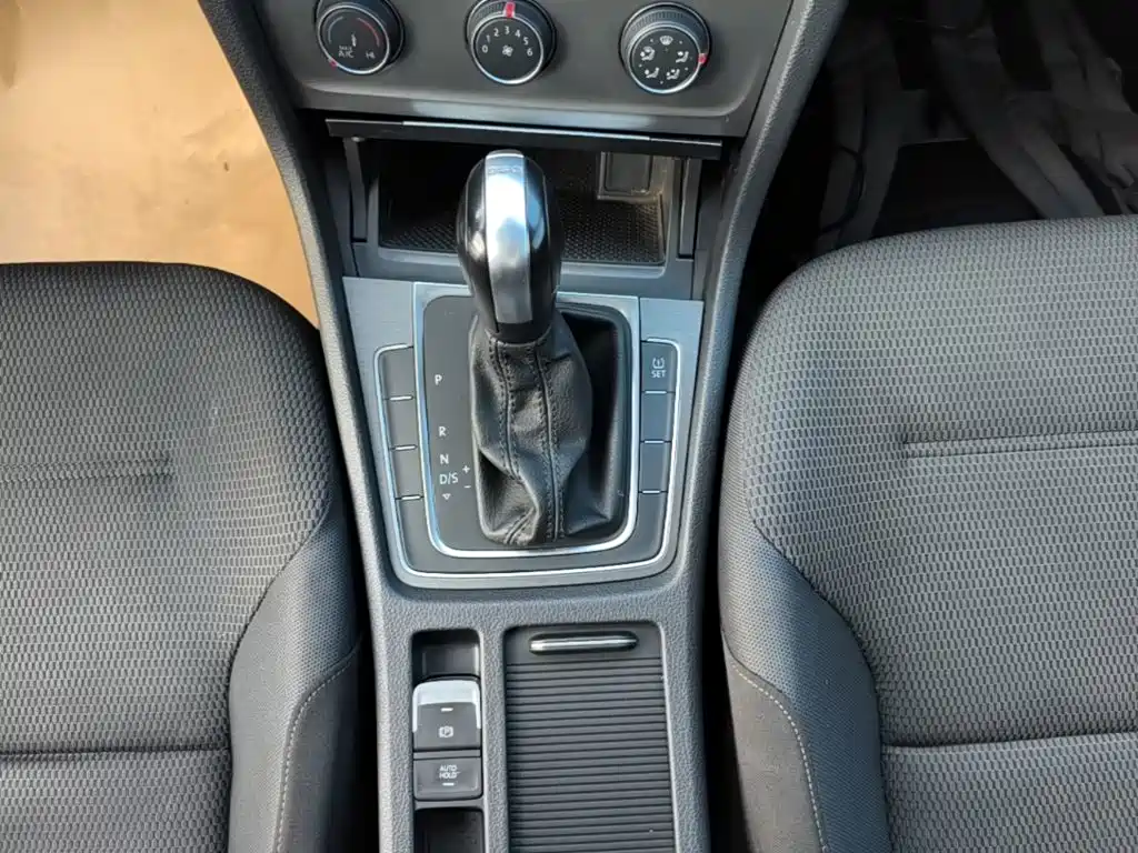 Volkswagen Golf — миниатюра 14