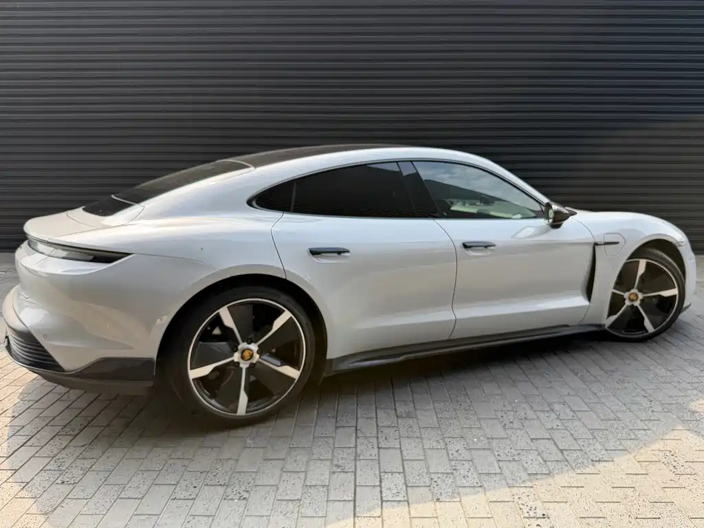 Porsche Taycan — миниатюра 8