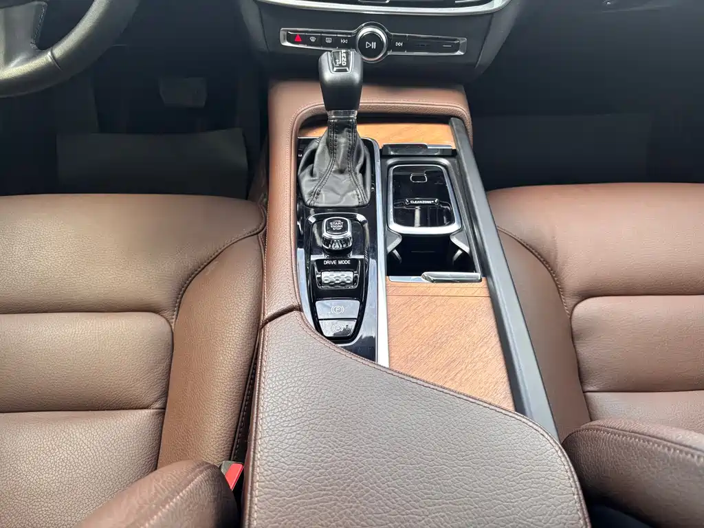 Volvo S90 — миниатюра 7