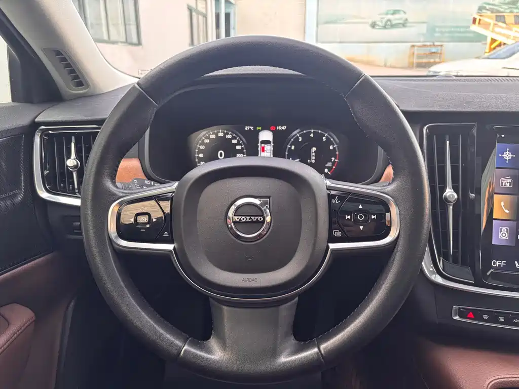 Volvo S90 — миниатюра 8