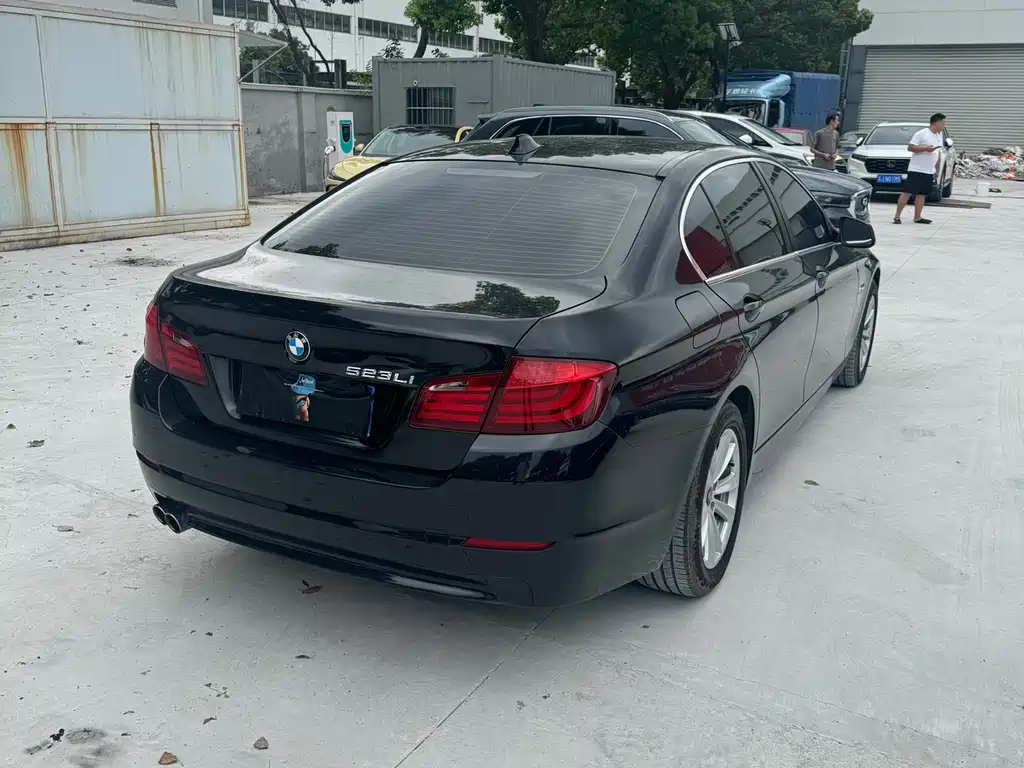 BMW 5 Series — миниатюра 14