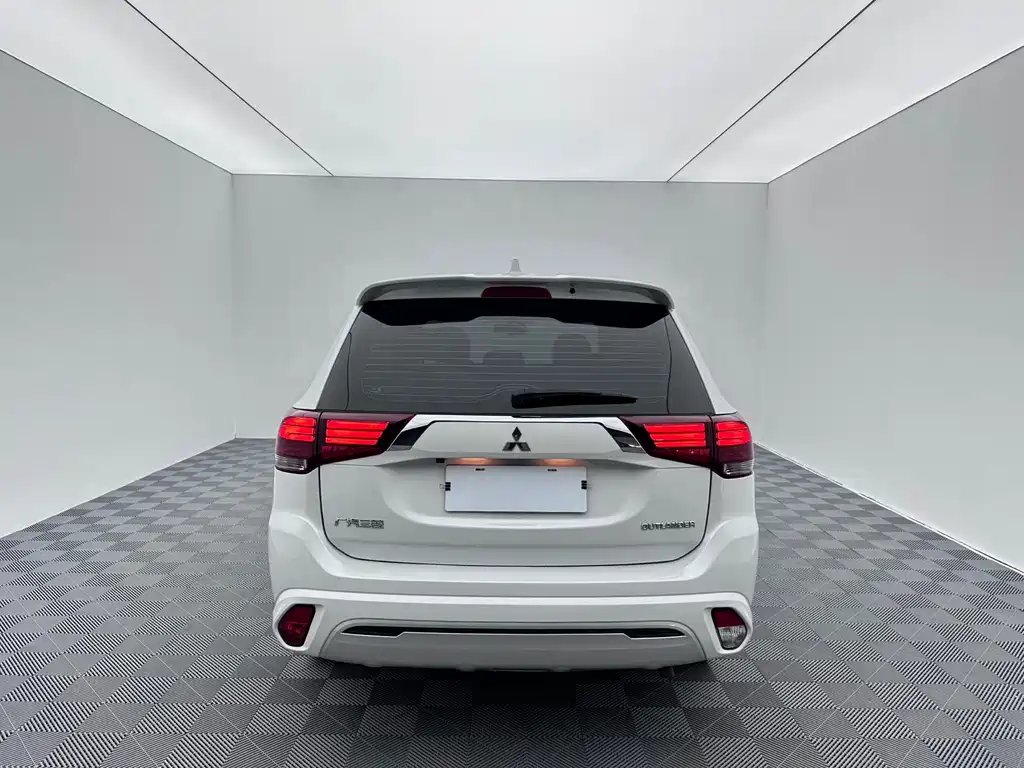 Mitsubishi Outlander — миниатюра 5