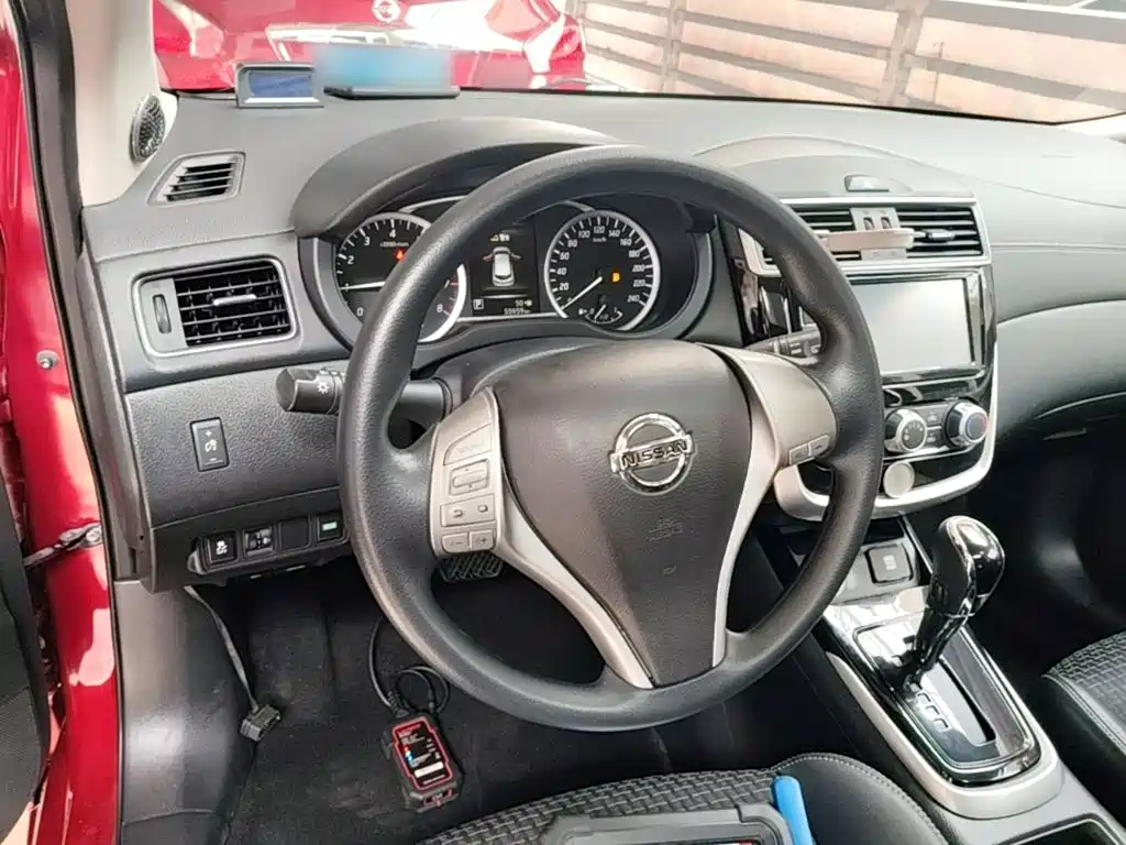 Nissan Tiida — миниатюра 11