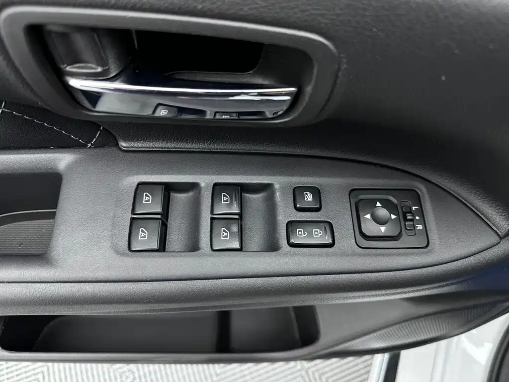 Mitsubishi Outlander — миниатюра 18