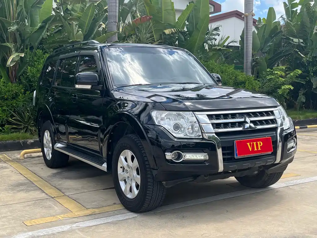 MITSUBISHI PAJERO