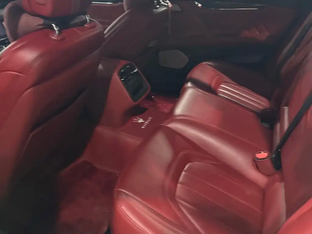 Maserati Quattroporte — миниатюра 10