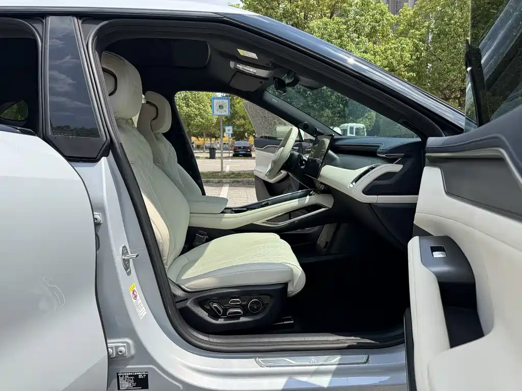 BYD L EV — миниатюра 12