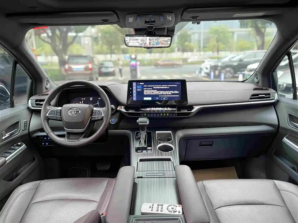 Toyota Sienna — миниатюра 21