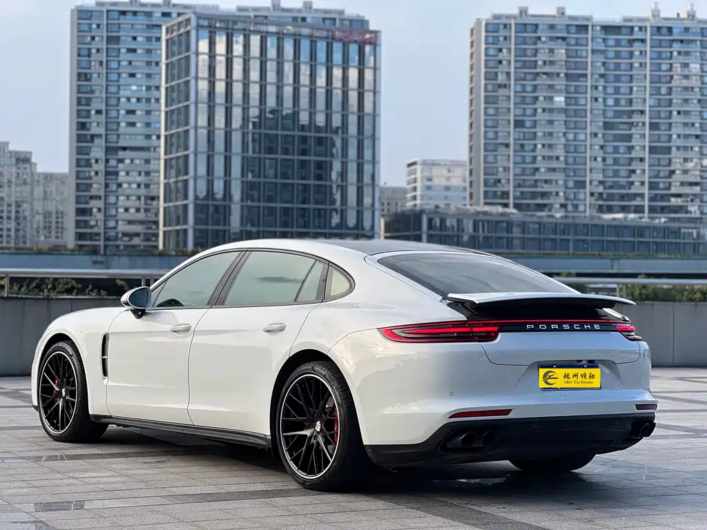 PORSCHE PANAMERA