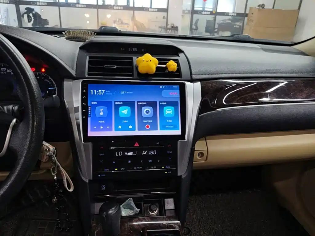 Toyota Camry — миниатюра 13