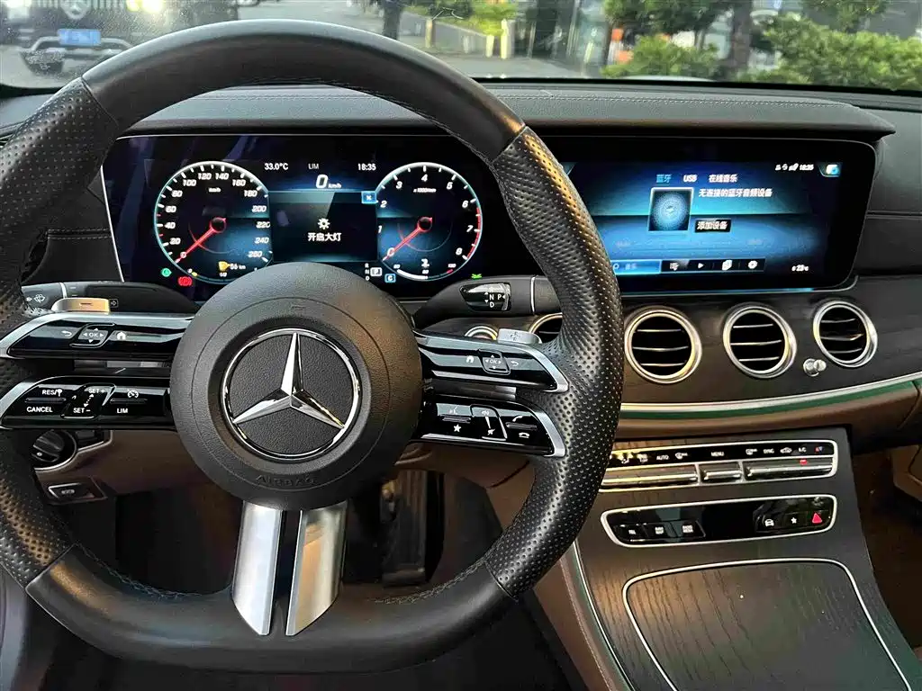 Mercedes-Benz E-Class — миниатюра 8