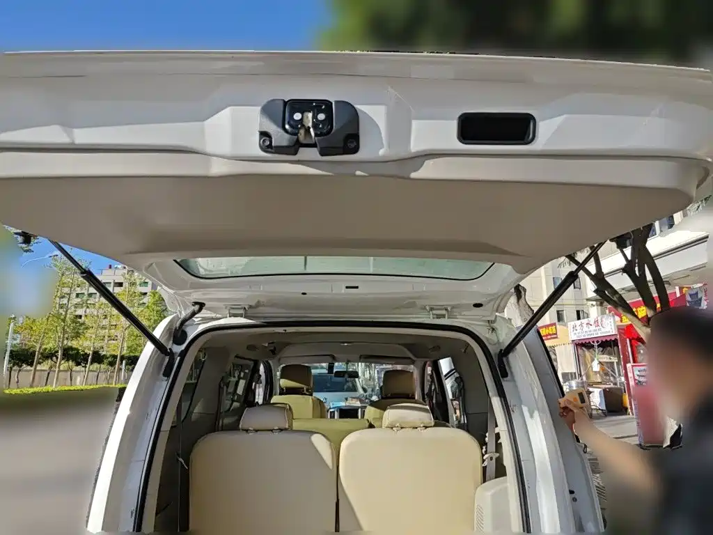 Nissan NV200 — миниатюра 15