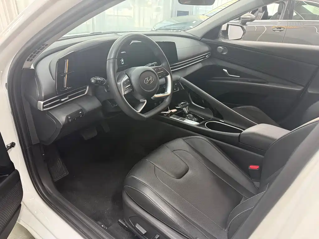 Hyundai Elantra — миниатюра 4