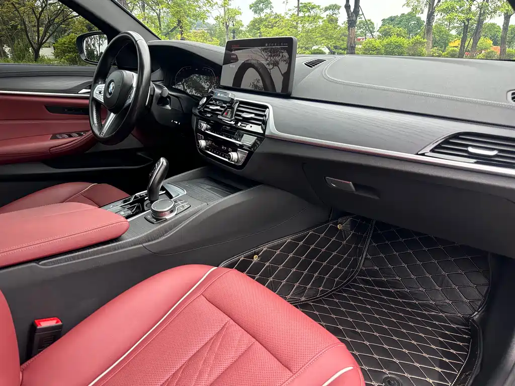 BMW 5 Series — миниатюра 11