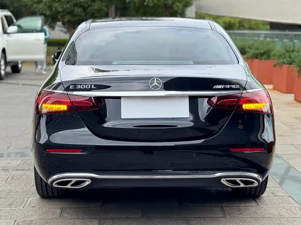 Mercedes-Benz E-Class 2022 — фото 19