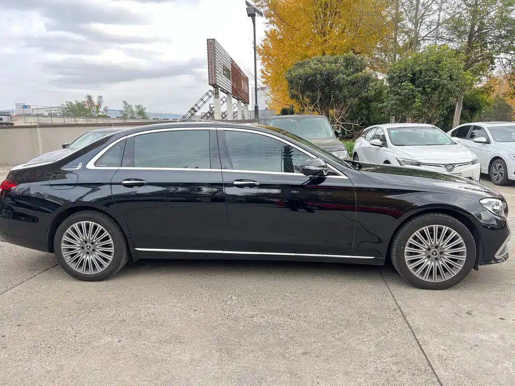 MERCEDES-BENZ E CLASS