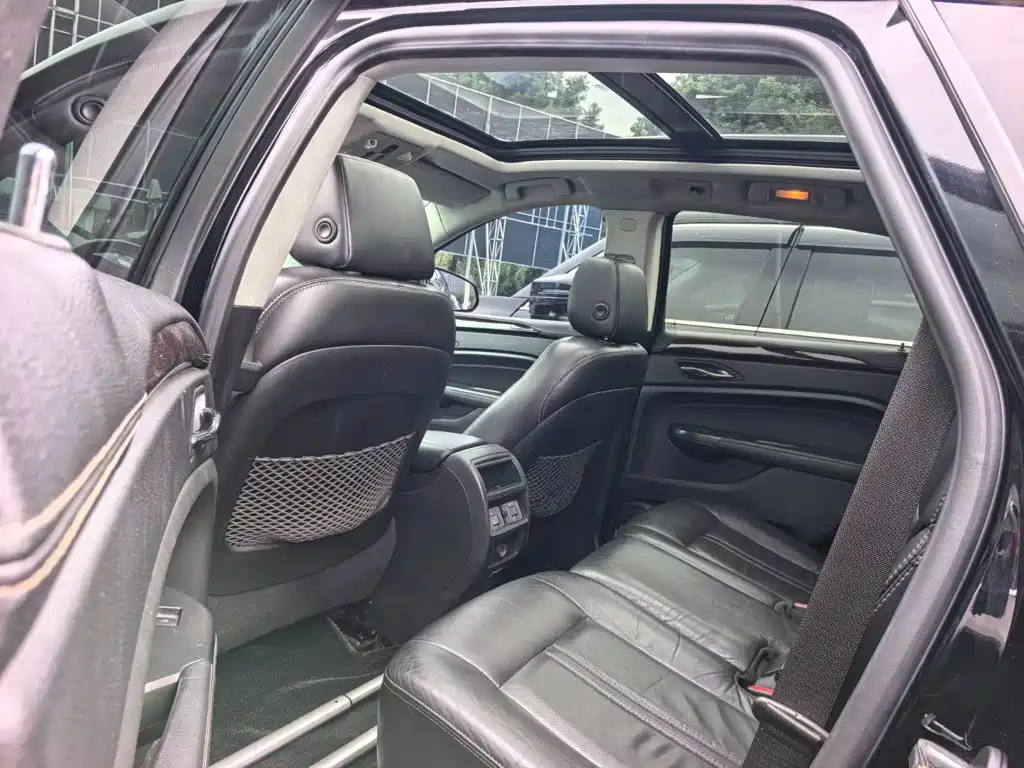 Cadillac SRX — миниатюра 9