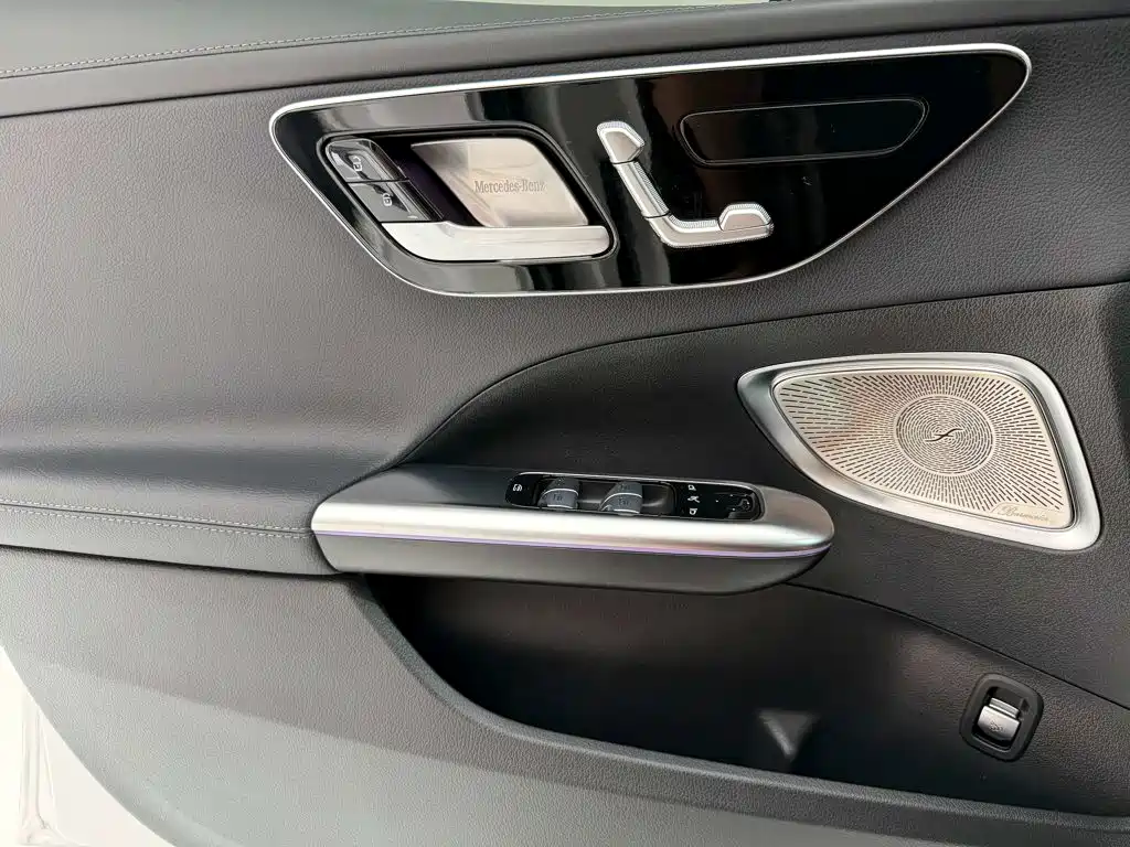 Mercedes-Benz C-Class — миниатюра 16