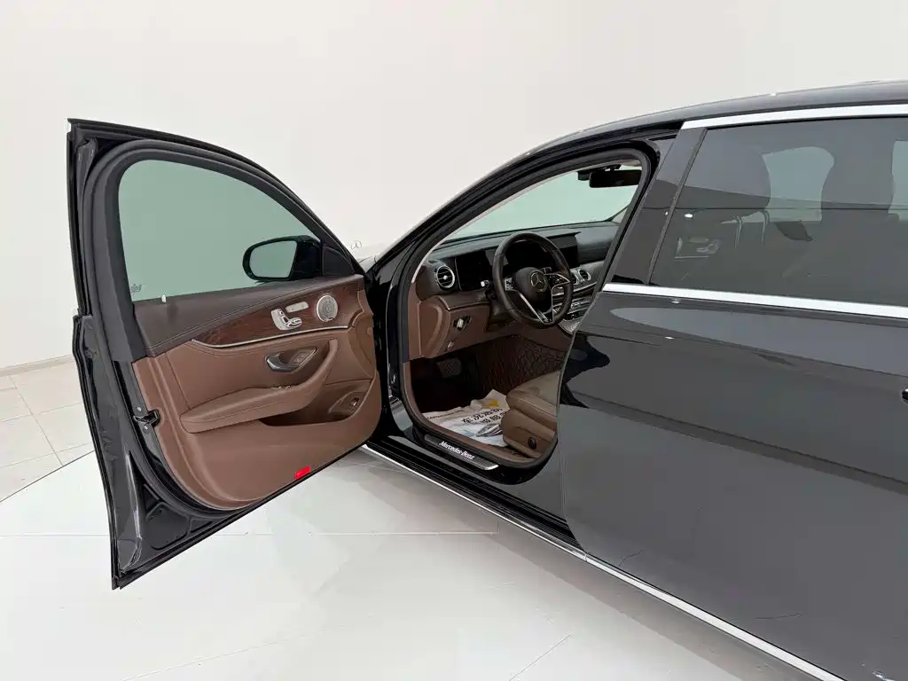 Mercedes-Benz E-Class — миниатюра 22