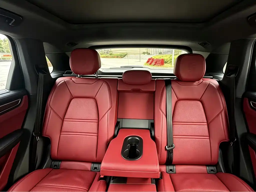 Porsche Cayenne — миниатюра 13