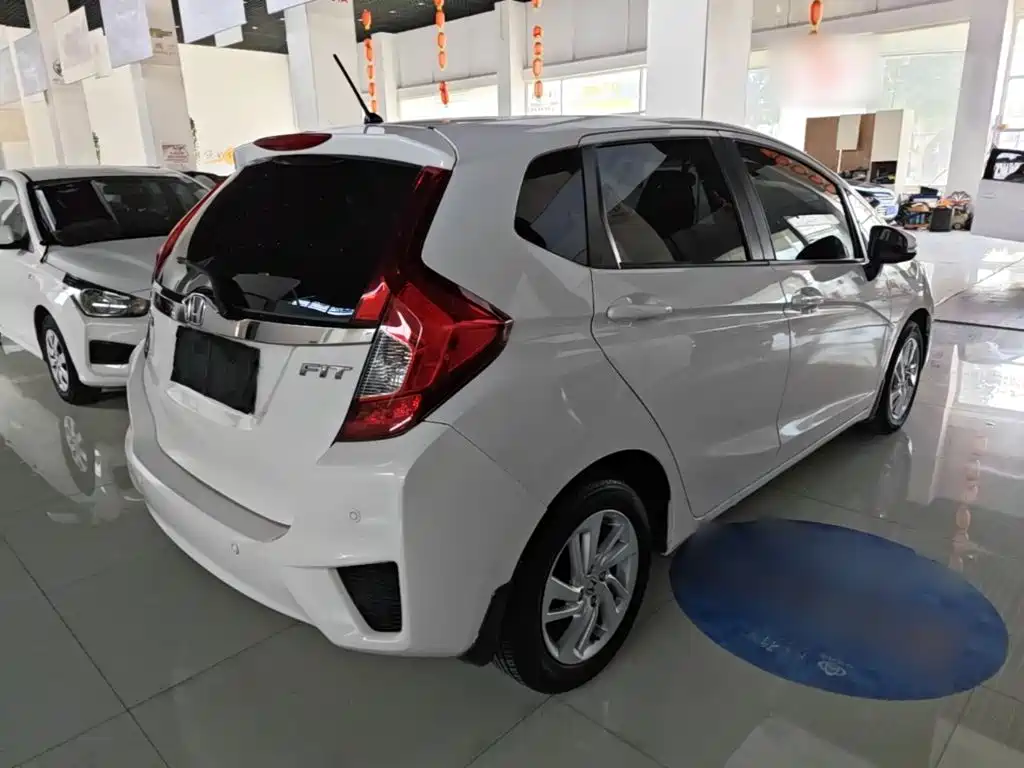 Honda Fit — миниатюра 7