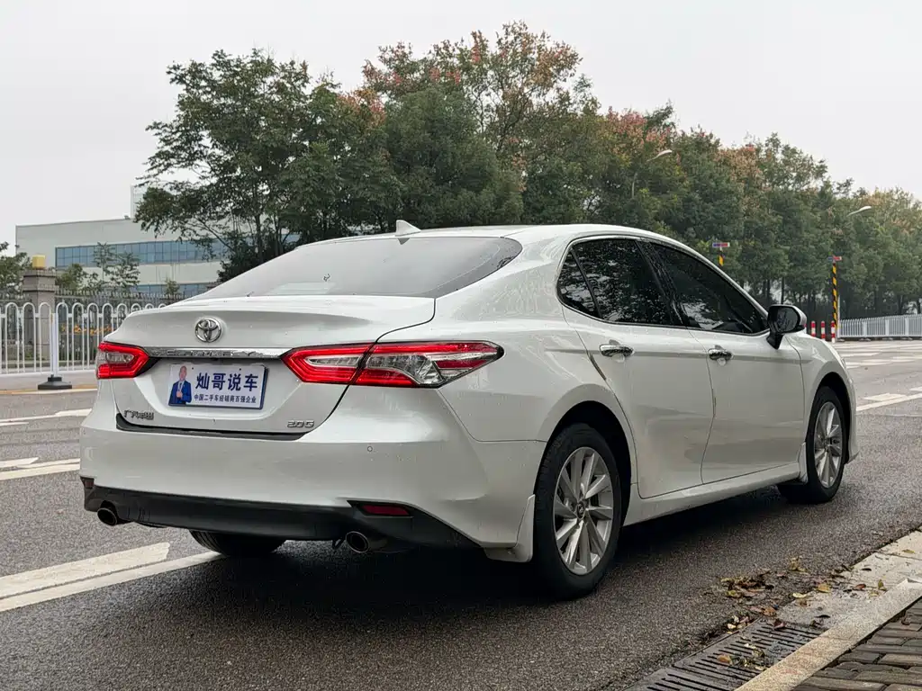 Toyota Camry — миниатюра 8