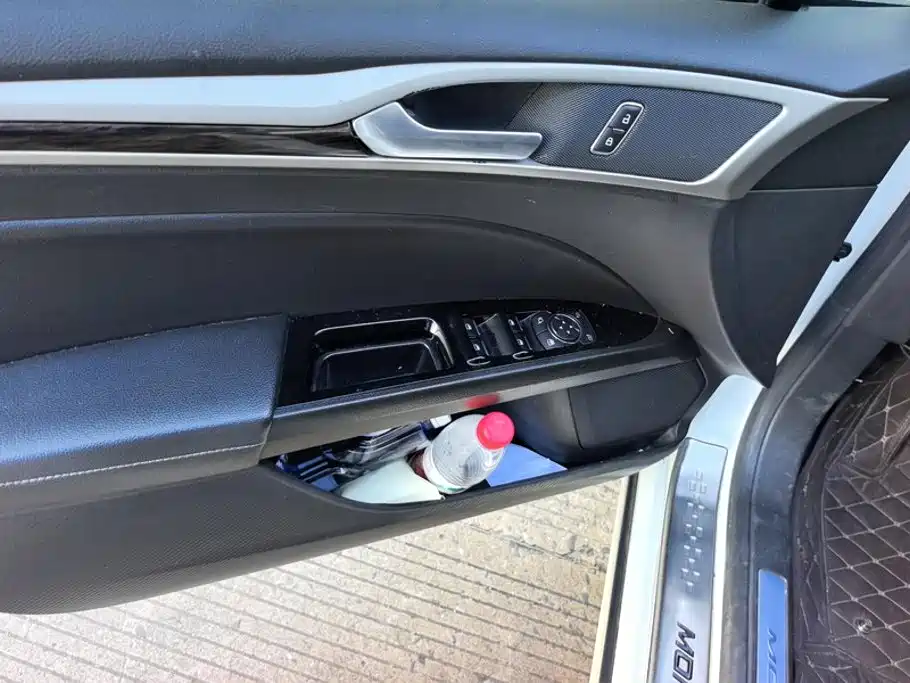 Ford Mondeo — миниатюра 7