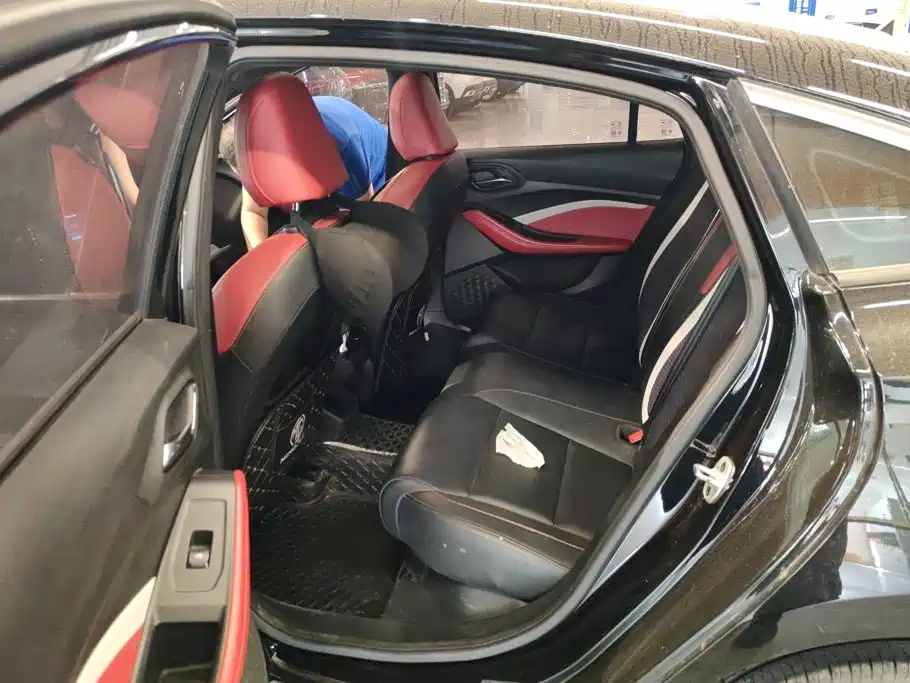 MG MG5 — миниатюра 11
