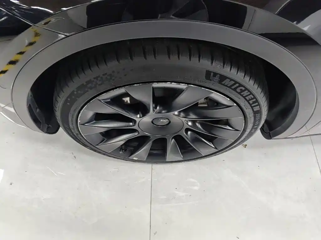 Tesla Model Y — миниатюра 23