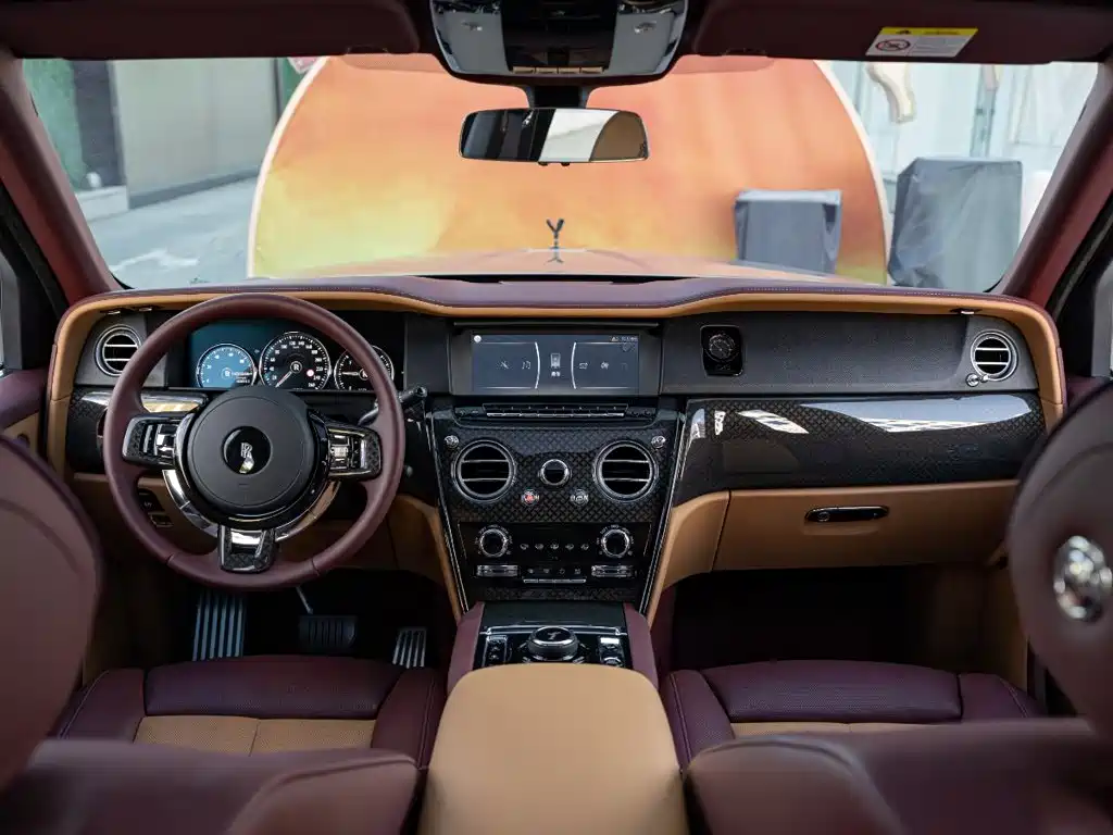 Rolls-Royce Cullinan — миниатюра 12