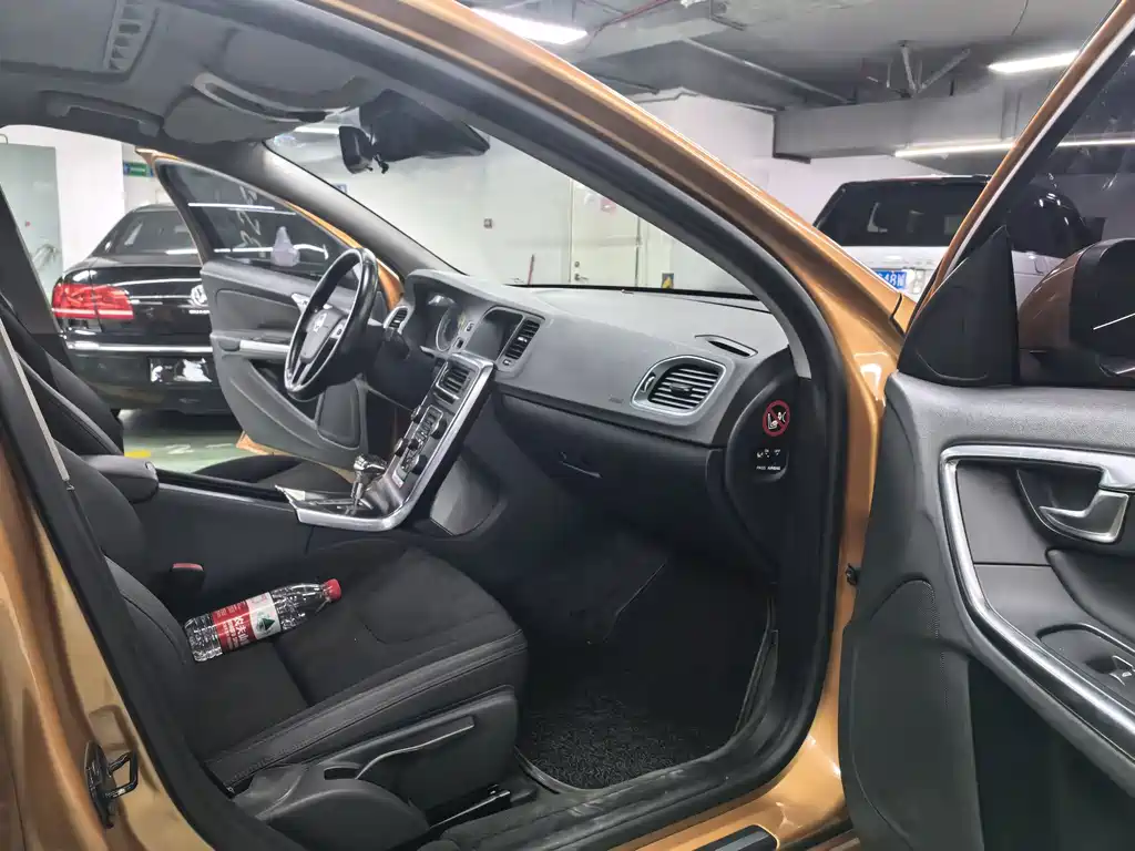 Volvo S60 (Import) — миниатюра 9