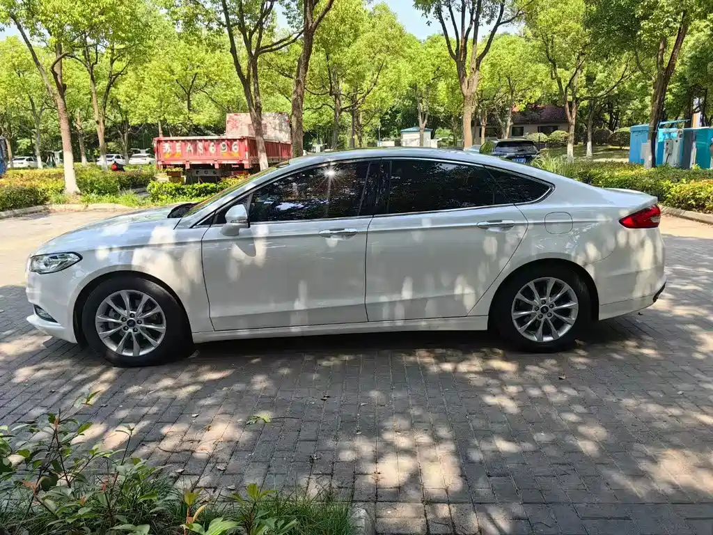 Ford Mondeo — миниатюра 2