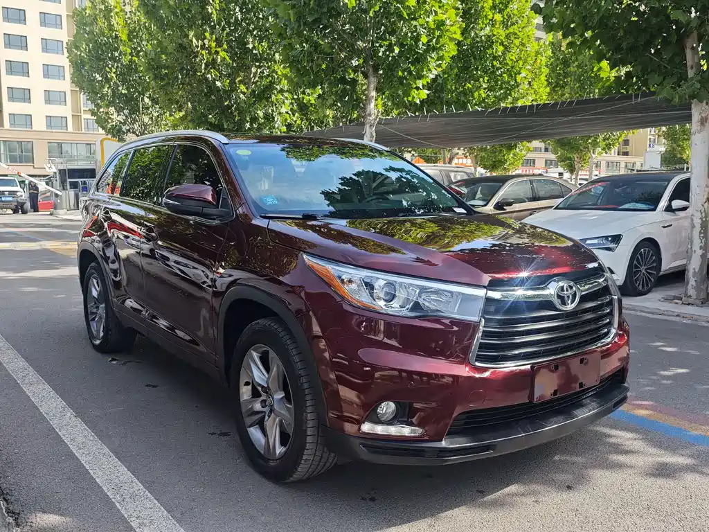 TOYOTA HIGHLANDER