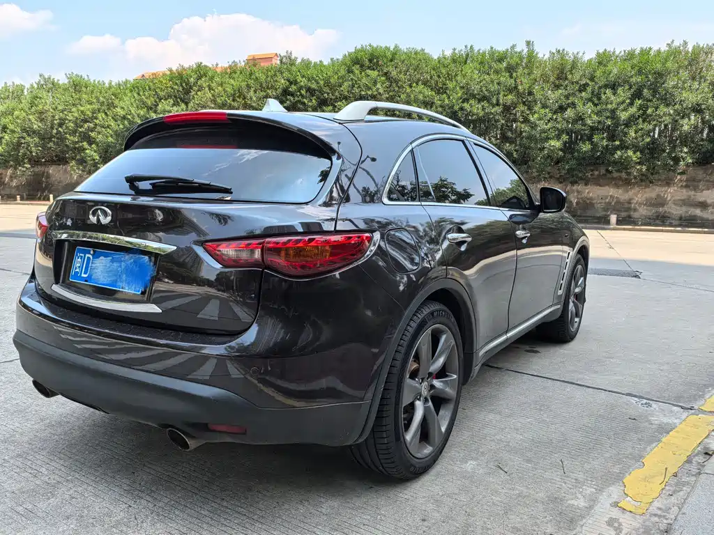 Infiniti FX — миниатюра 12