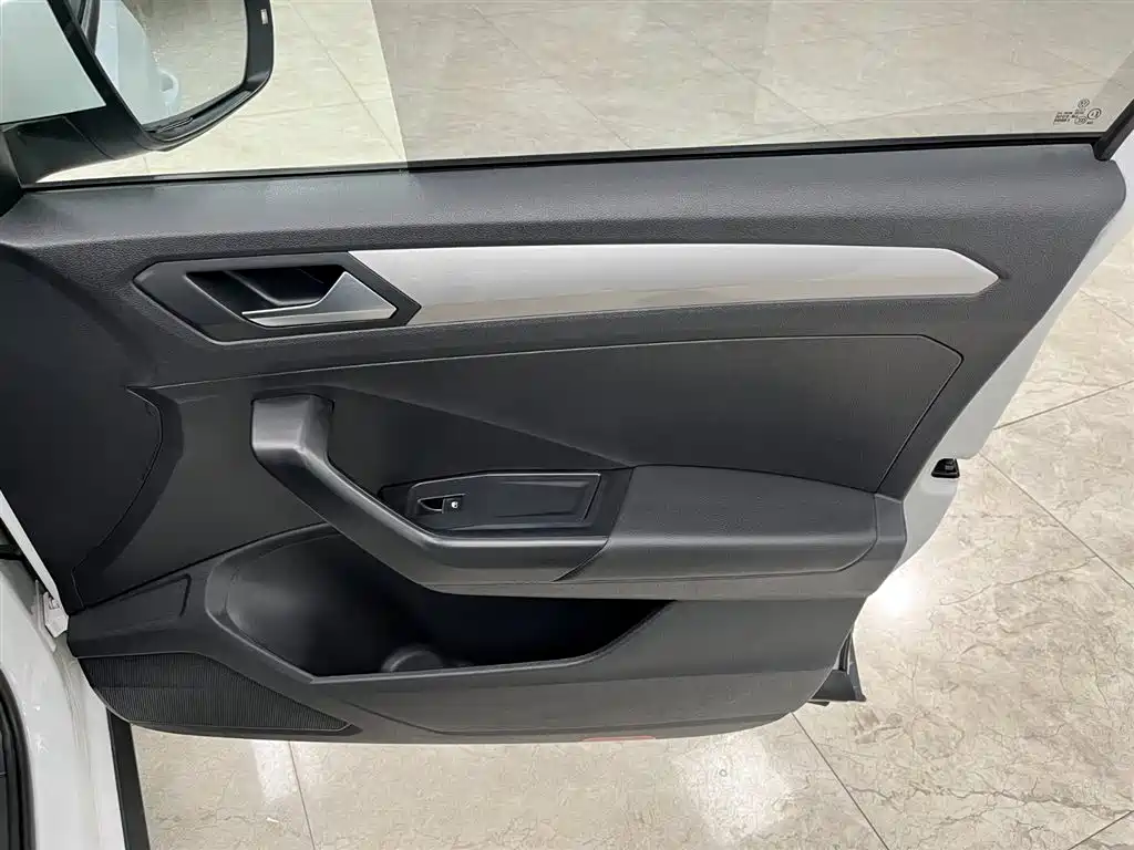 VOLKSWAGEN T ROC EXPLORING SONGS