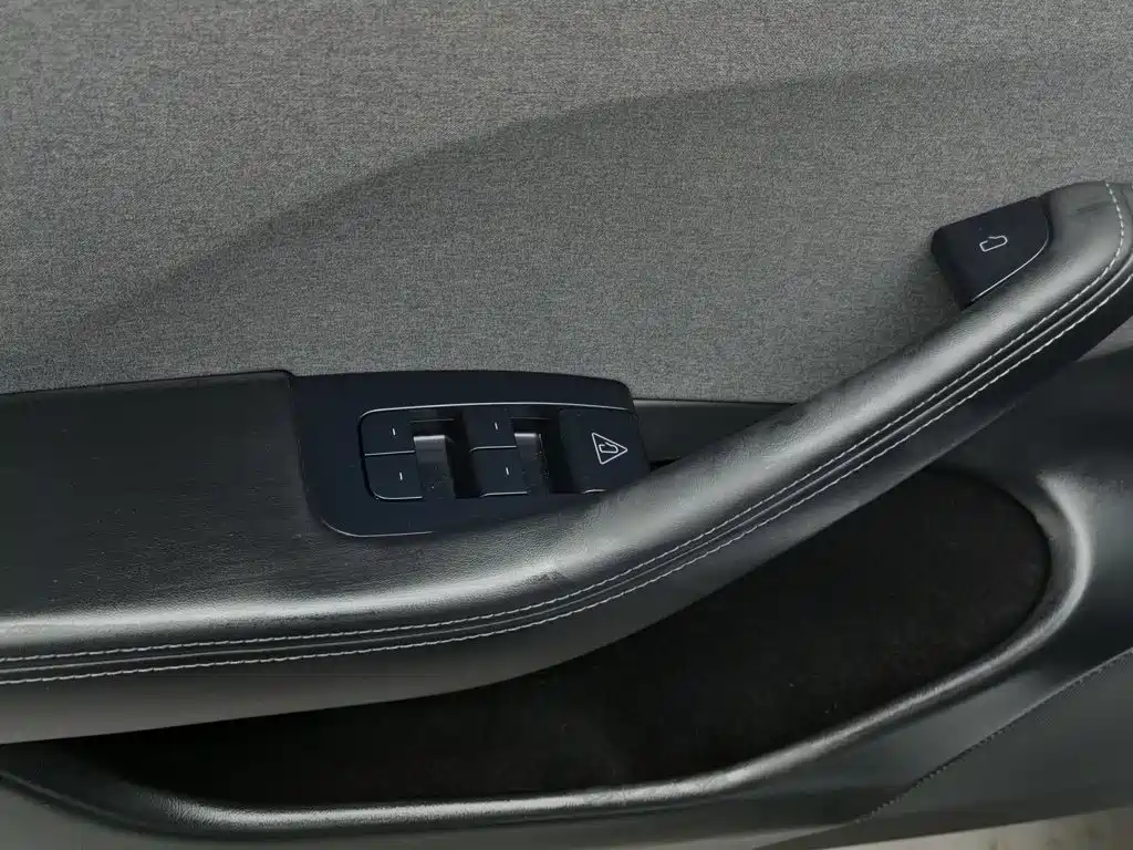 Tesla Model 3 — миниатюра 9