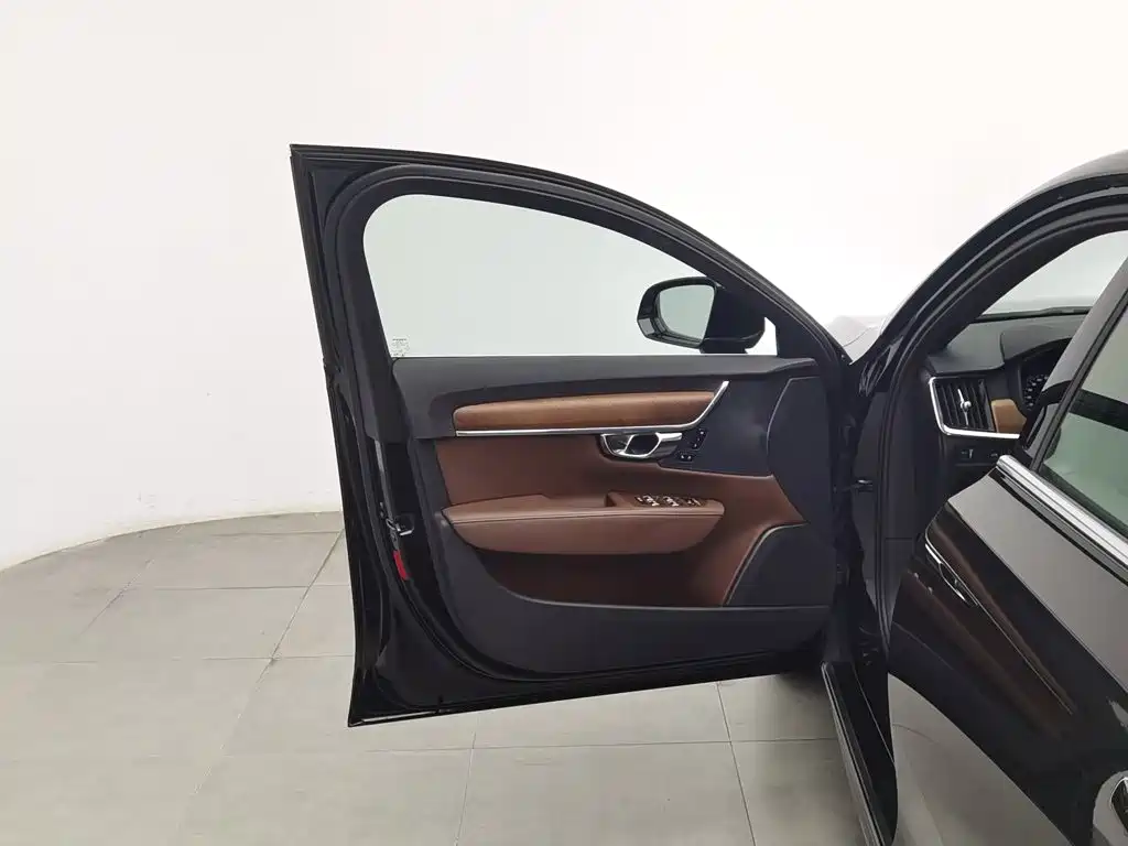 Volvo S90 — миниатюра 8