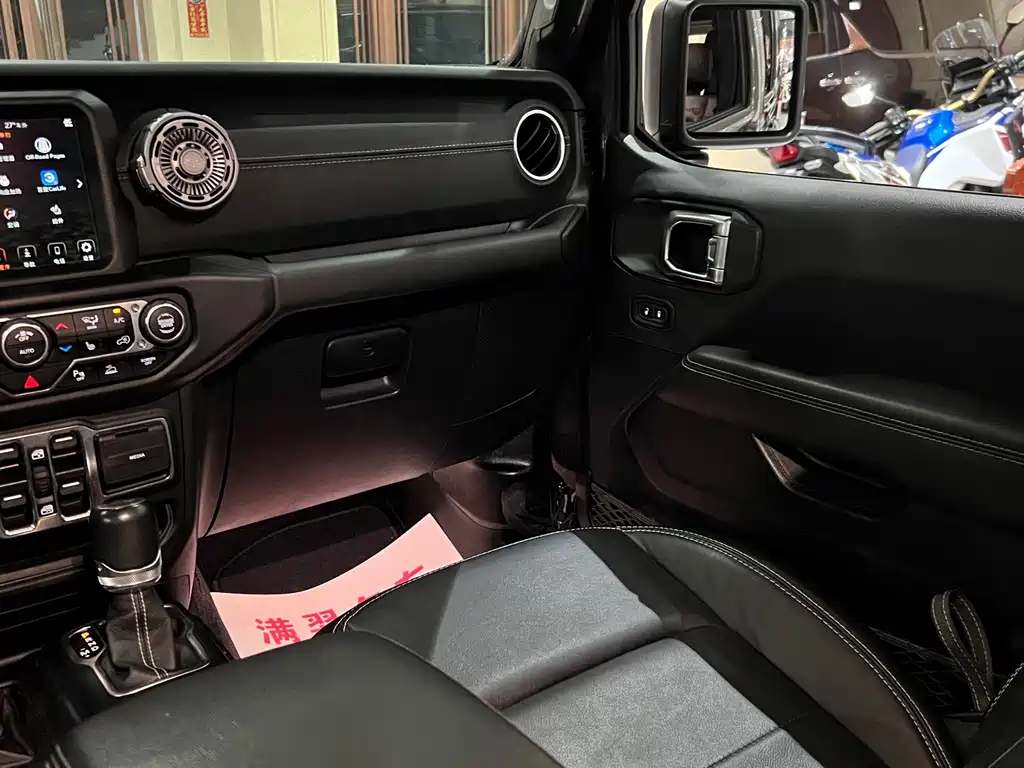 Jeep Wrangler PHEV — миниатюра 21