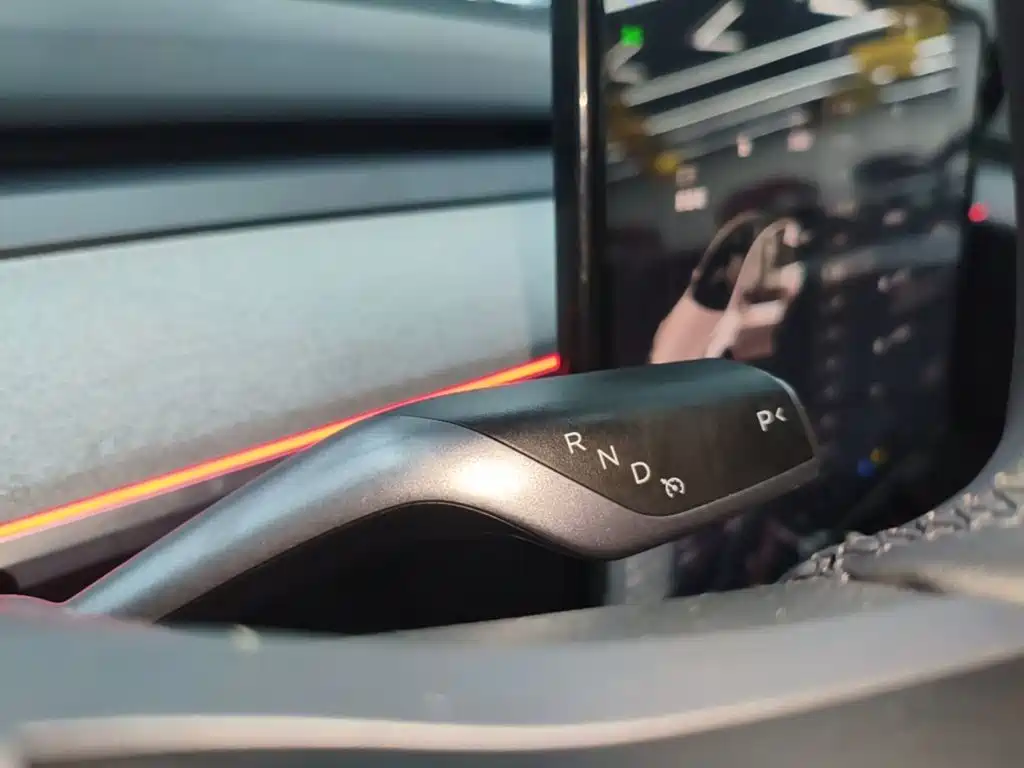Tesla Model Y — миниатюра 14