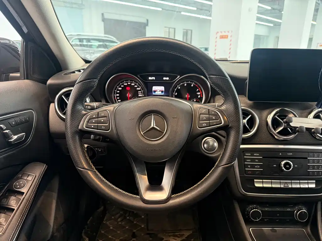Mercedes-Benz GLA — миниатюра 8