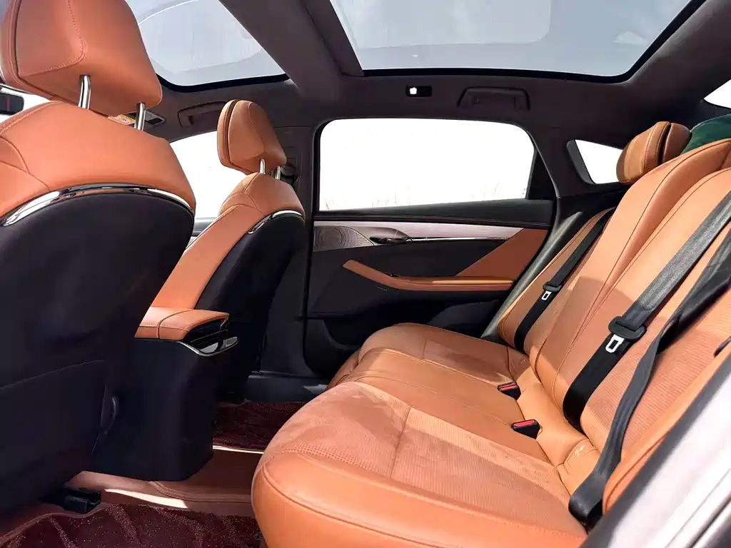 VOYAH LANTU CHASING LIGHT