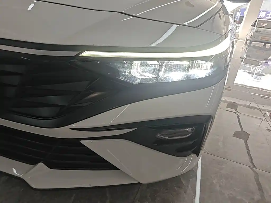 Hyundai Elantra — миниатюра 24