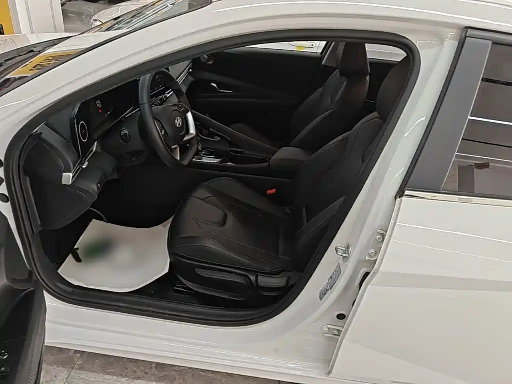 Hyundai Elantra — миниатюра 15