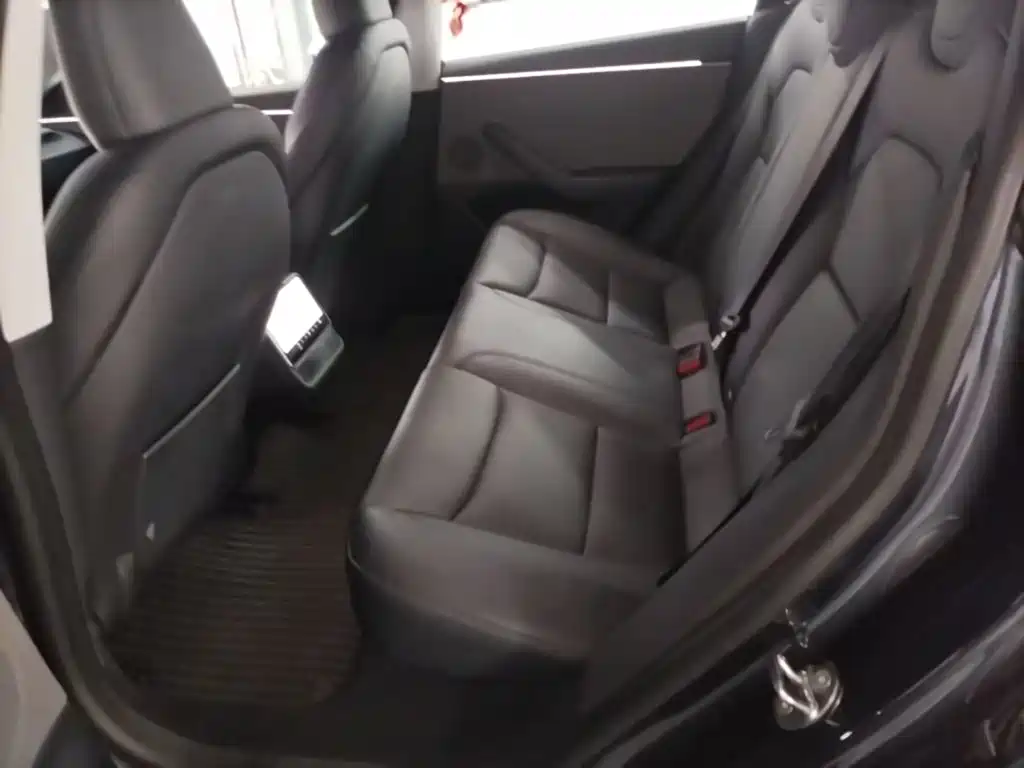 Tesla Model 3 — миниатюра 17