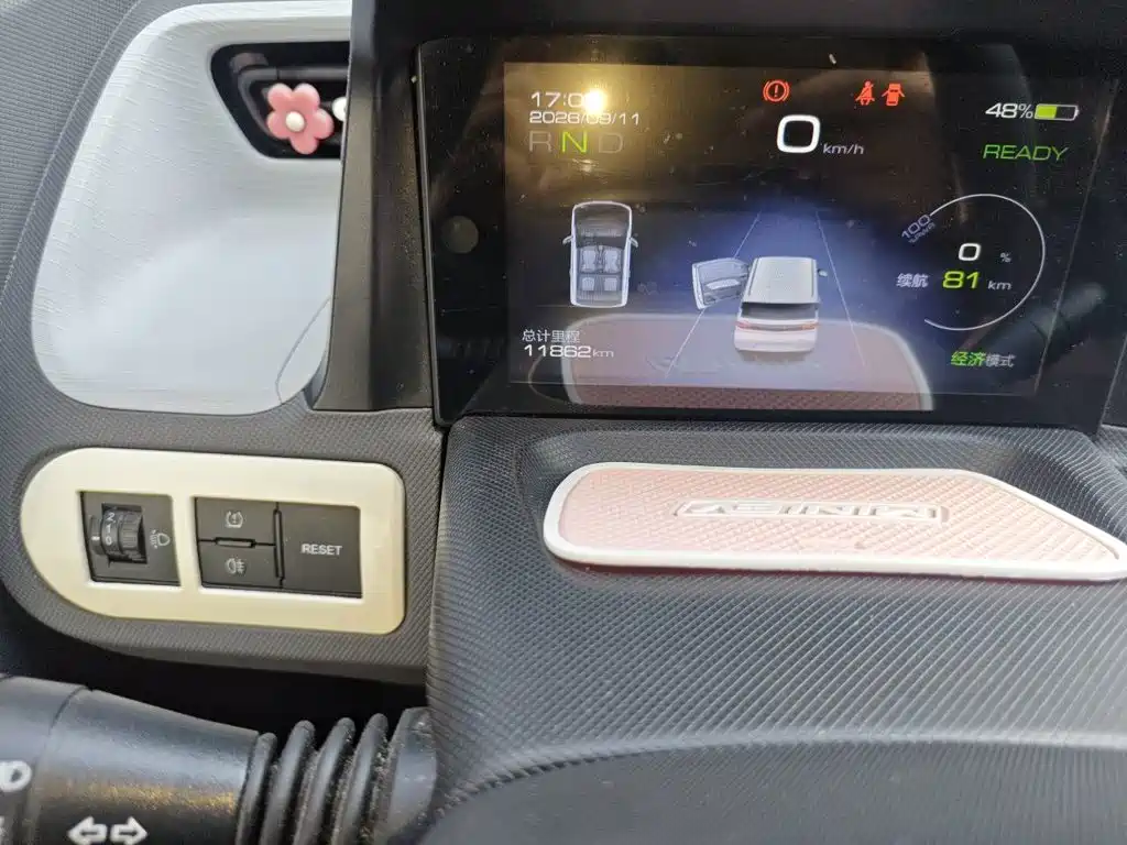 Wuling MINIEV — миниатюра 8