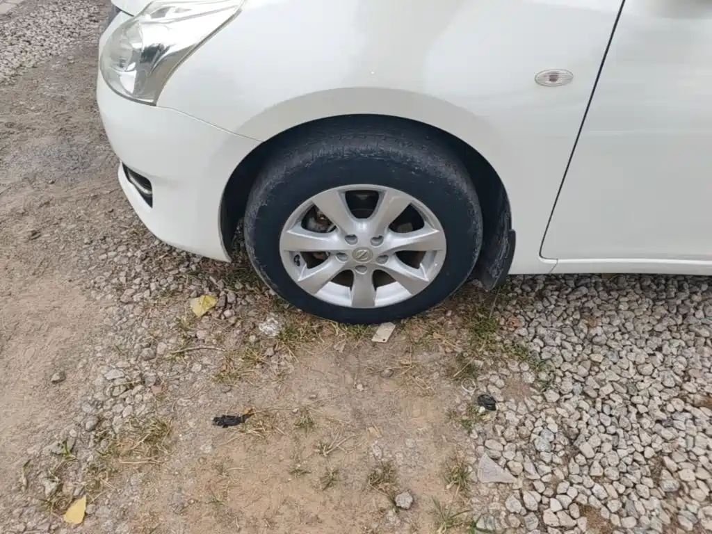 Nissan Tiida — миниатюра 23