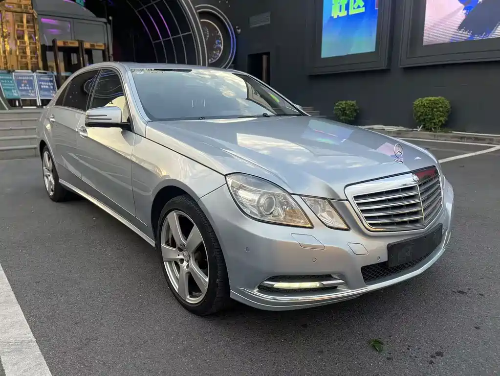 Mercedes-Benz E-Class — миниатюра 3